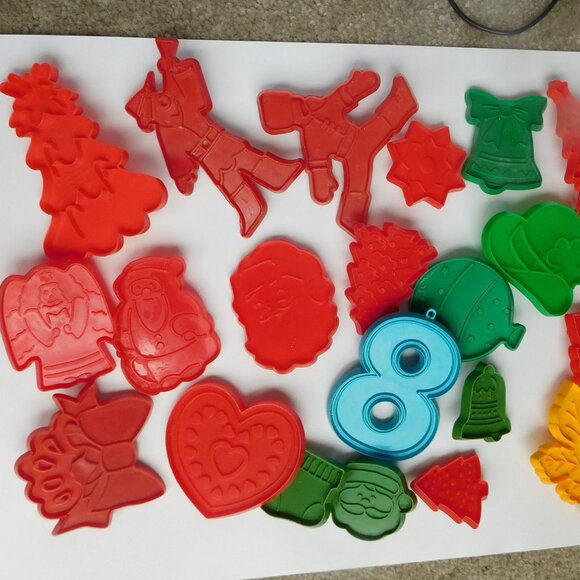 Vintage Plastic  Holiday Cookie Cutter Lot Christmas Cookie and other brands - Picture 7 of 9